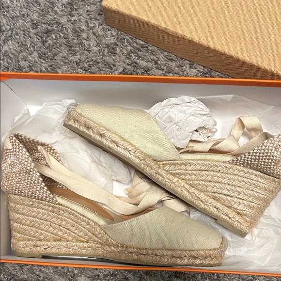 Castaner Elegant Cream Espadrille Wedges - Picture 3 of 6